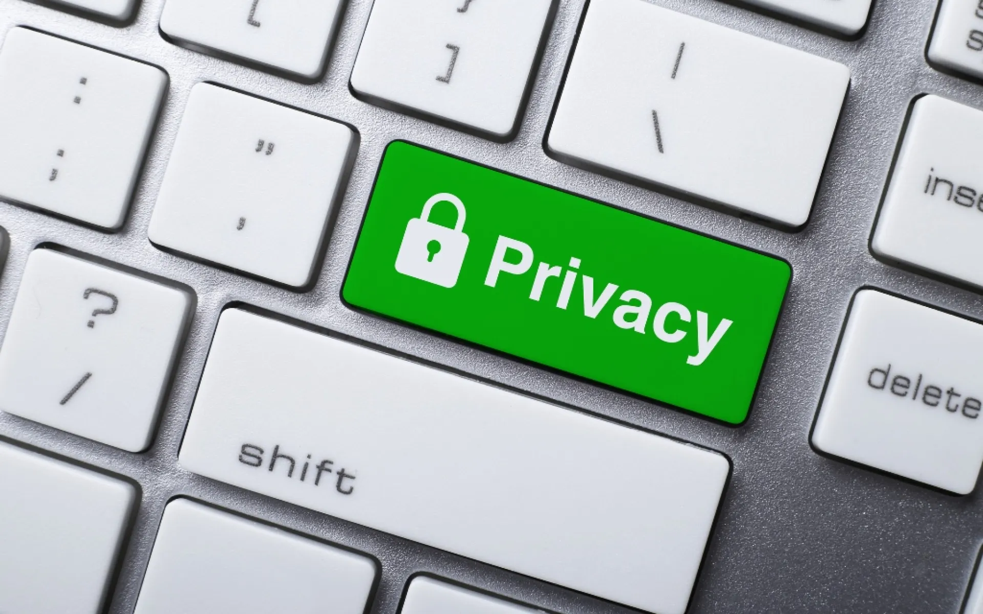 Toetsenbord met groene 'Privacy'-knop.
