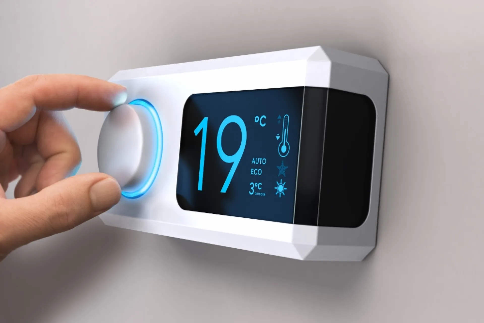 Een hand stelt de moderne thermostaat in op 19°C.