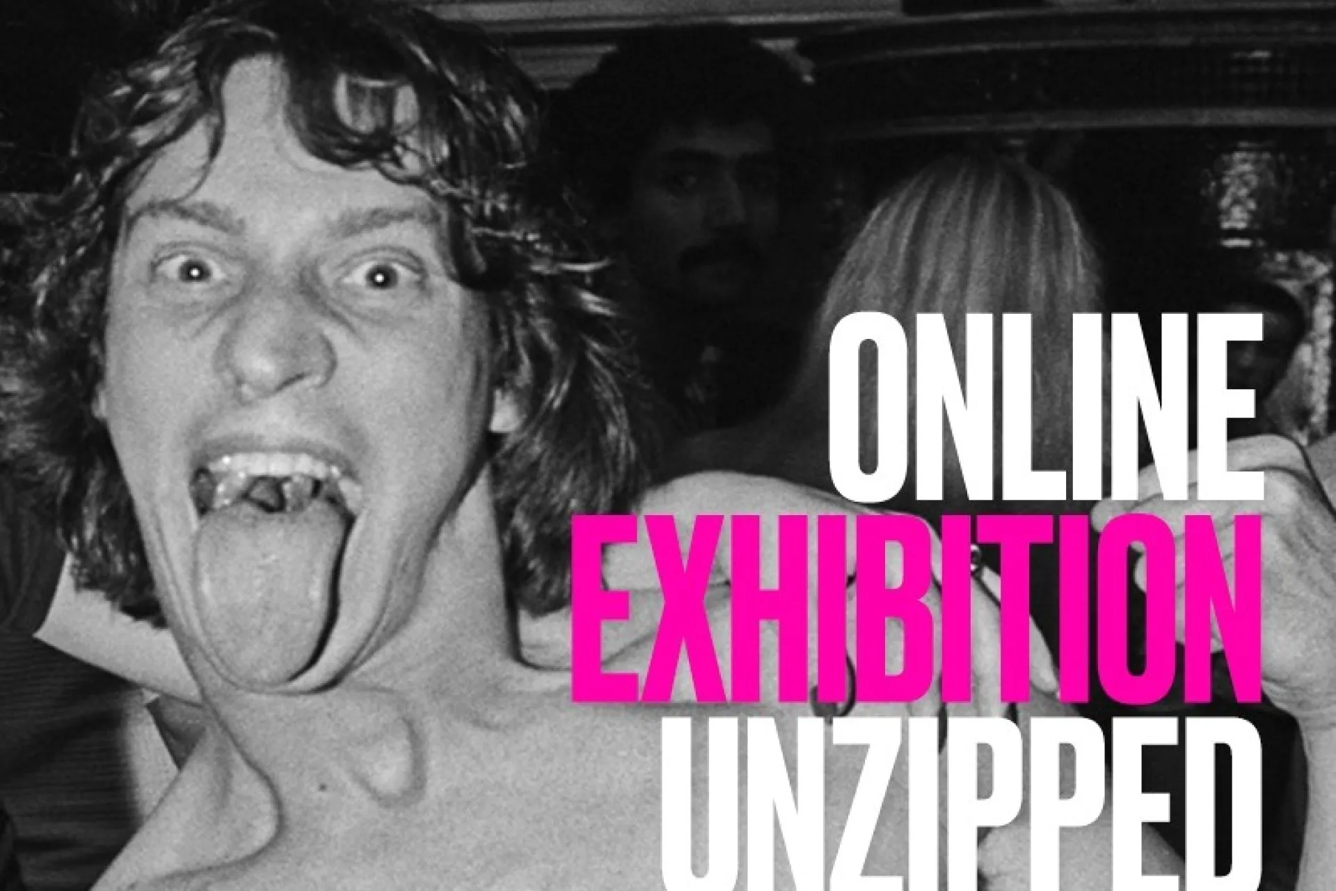 Persoon met uitgestoken tong, tekst "Online Exhibition Unzipped".